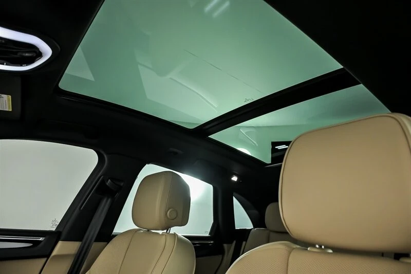 2026 Porsche Macan - Image 24 of 31