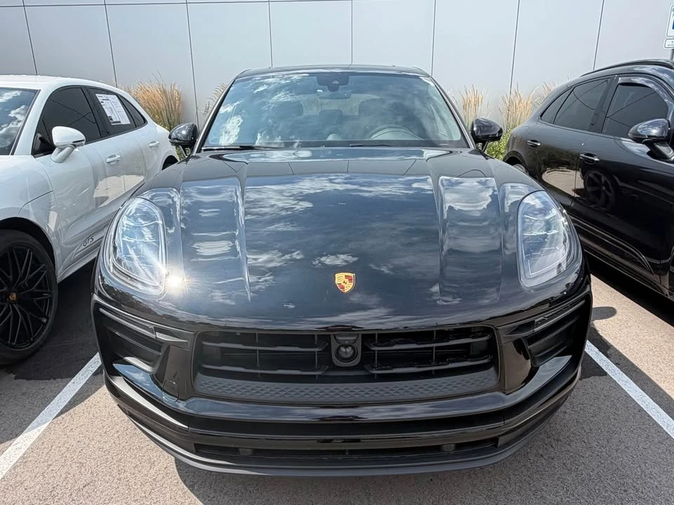 2026 Porsche Macan - Image 9 of 10