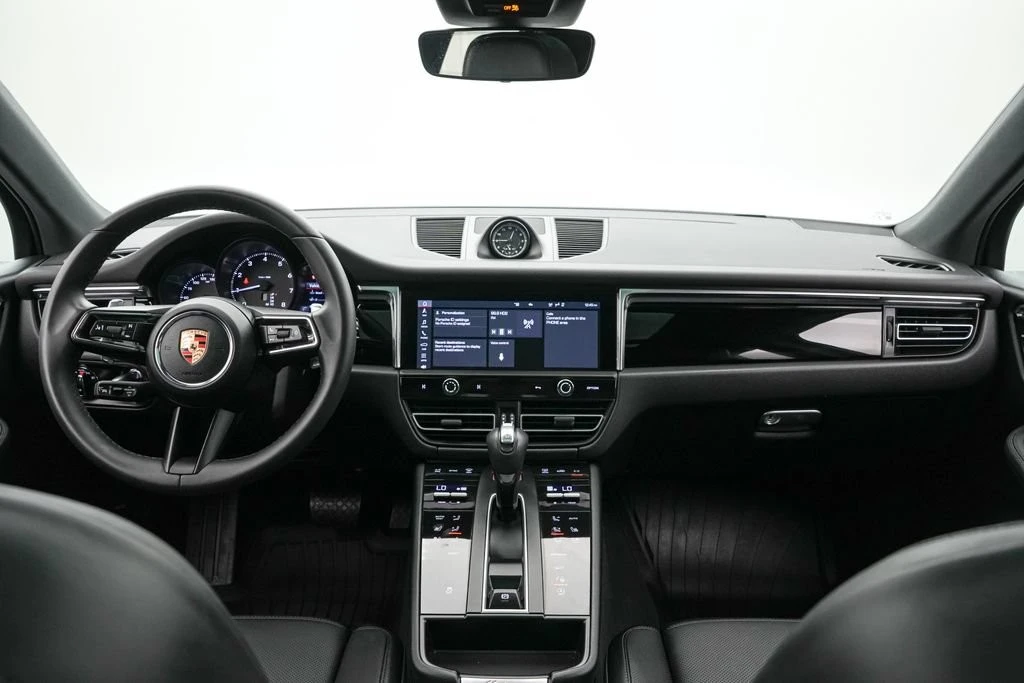 2026 Porsche Macan - Image 20 of 31