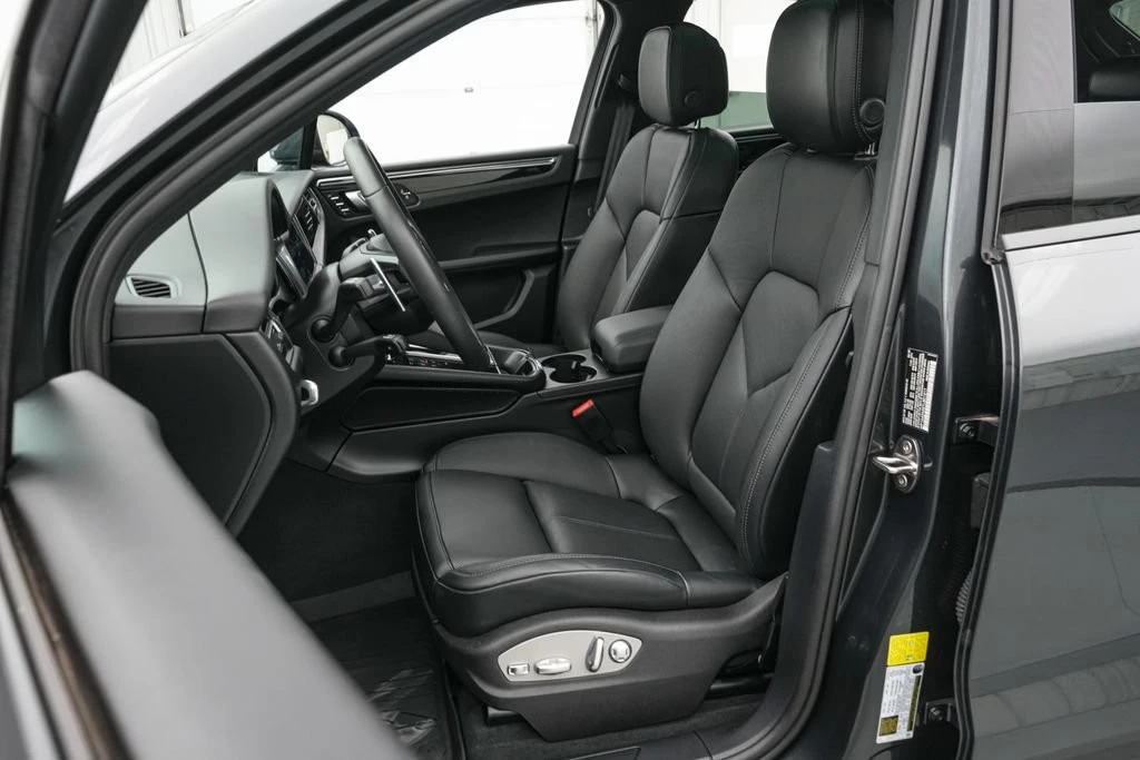 2026 Porsche Macan - Image 16 of 31