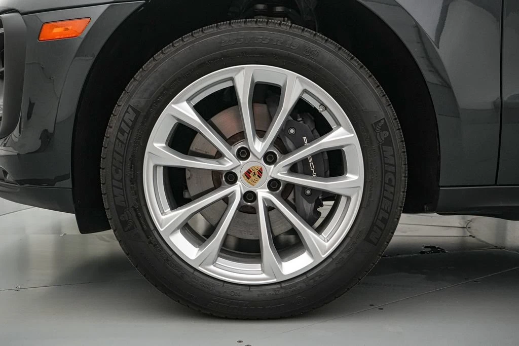 2026 Porsche Macan - Image 11 of 31