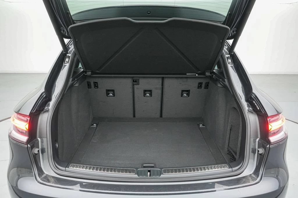 2026 Porsche Macan - Image 30 of 31