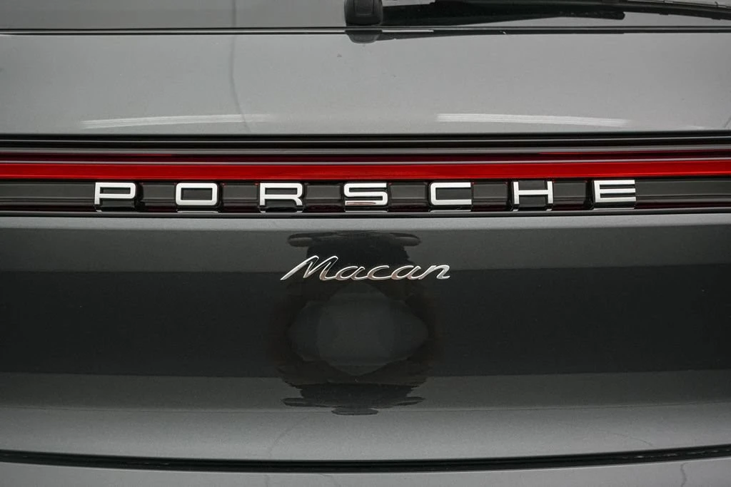 2026 Porsche Macan - Image 15 of 31