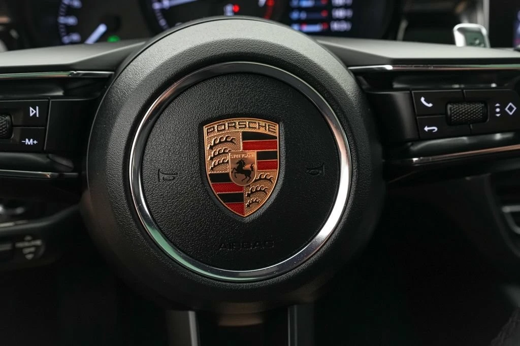 2026 Porsche Macan - Image 19 of 31