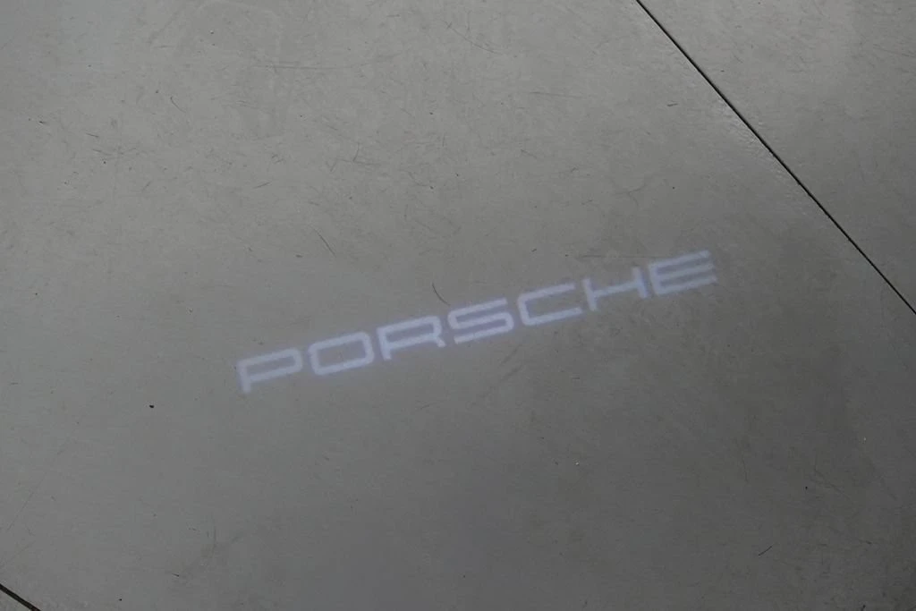 2026 Porsche Macan - Image 14 of 31