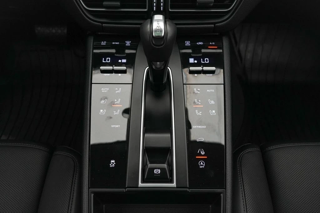 2026 Porsche Macan - Image 23 of 31