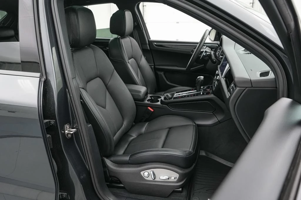 2026 Porsche Macan - Image 31 of 31