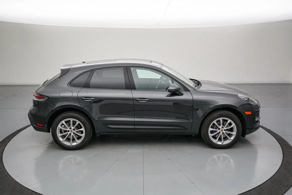 2026 Porsche Macan - Image 4 of 31