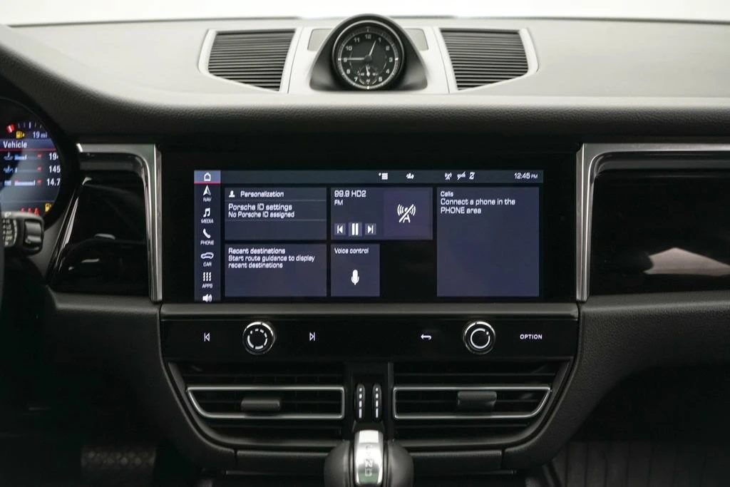 2026 Porsche Macan - Image 21 of 31