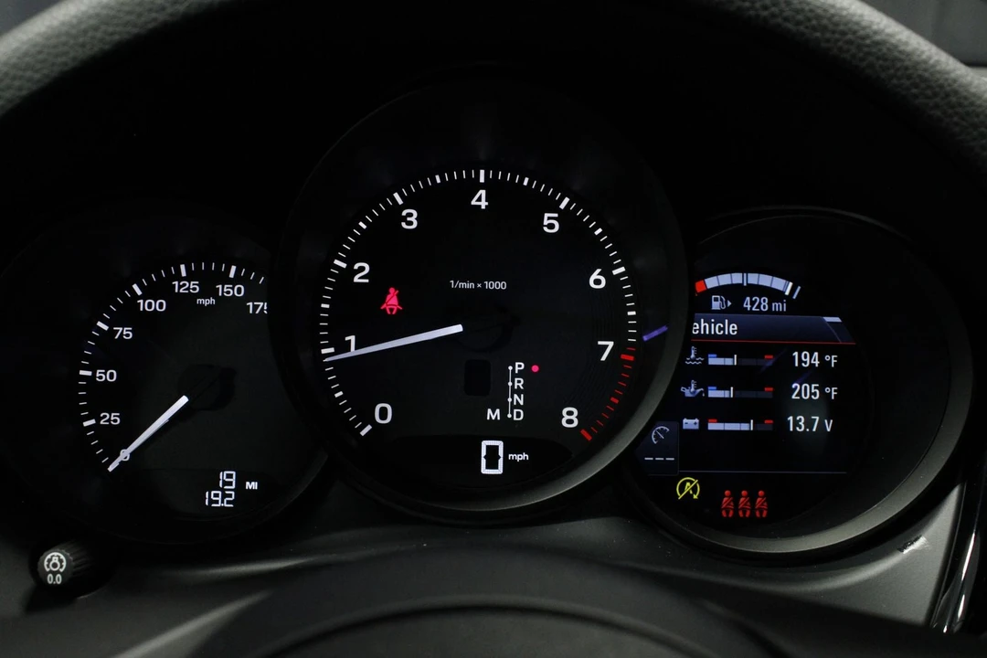 2026 Porsche Macan - Image 12 of 31