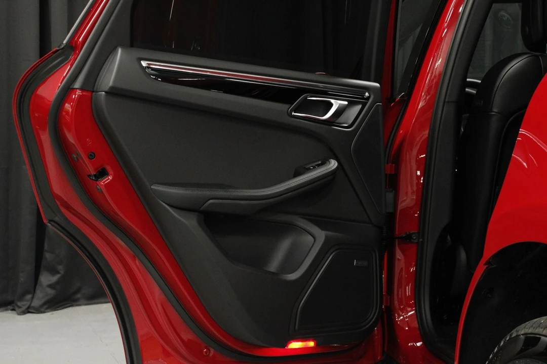 2026 Porsche Macan - Image 13 of 31