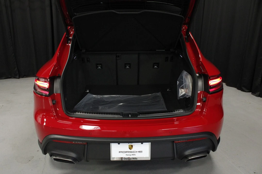 2026 Porsche Macan - Image 17 of 31