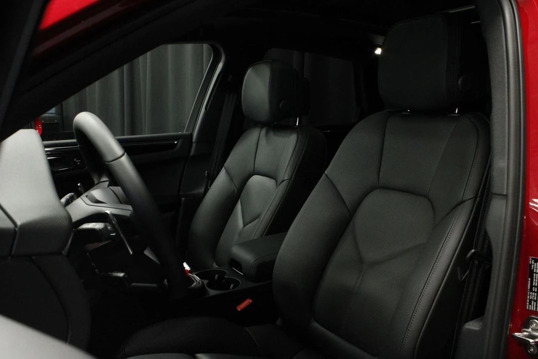2026 Porsche Macan - Image 18 of 31