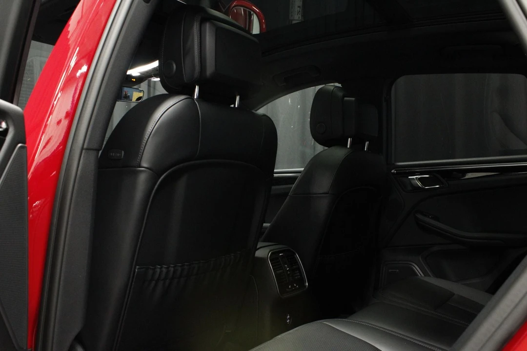 2026 Porsche Macan - Image 20 of 31
