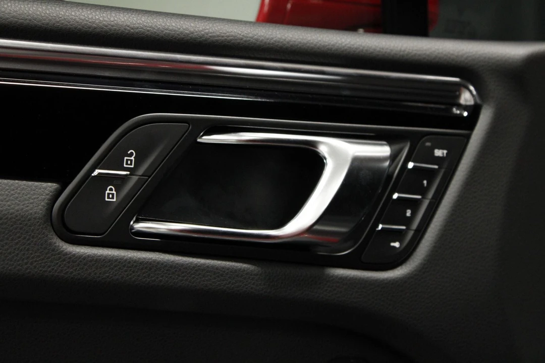 2026 Porsche Macan - Image 25 of 31