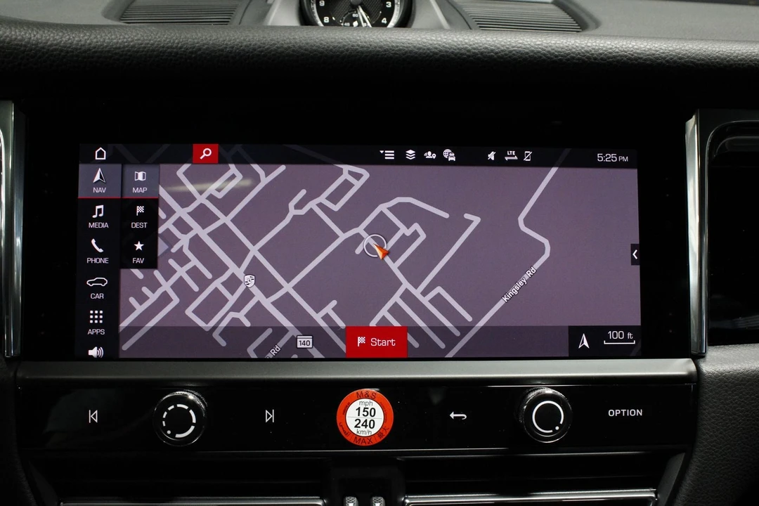 2026 Porsche Macan - Image 29 of 31