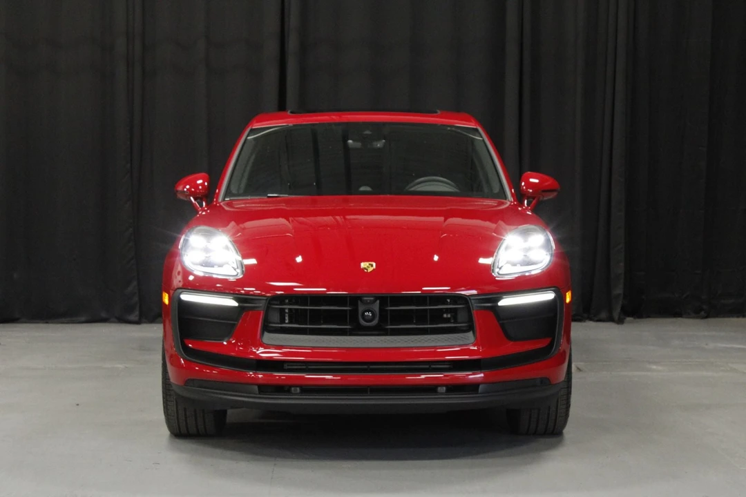 2026 Porsche Macan - Image 8 of 31