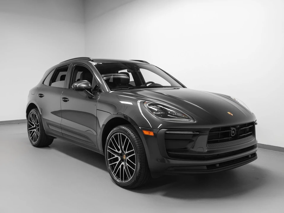 2026 Porsche Macan - Image 10 of 31