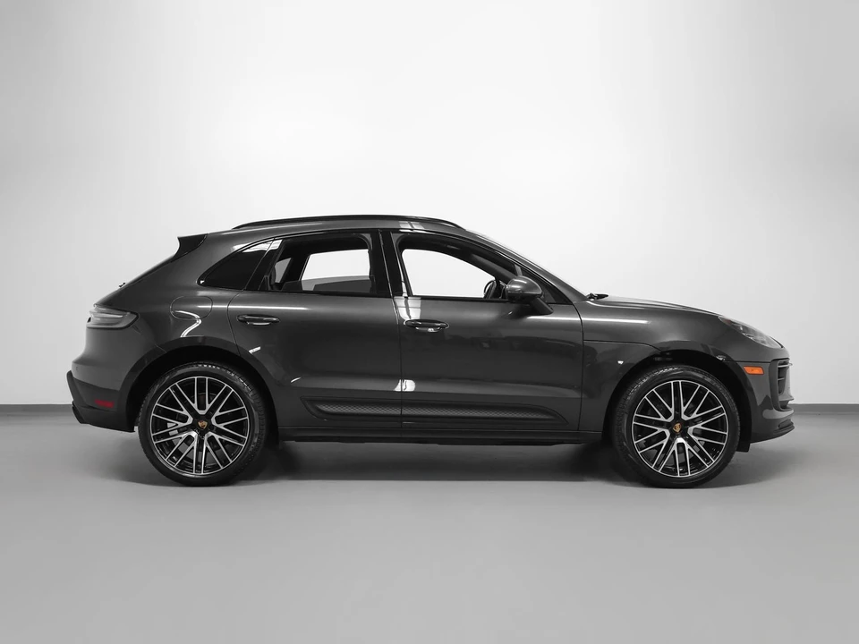 2026 Porsche Macan - Image 13 of 31