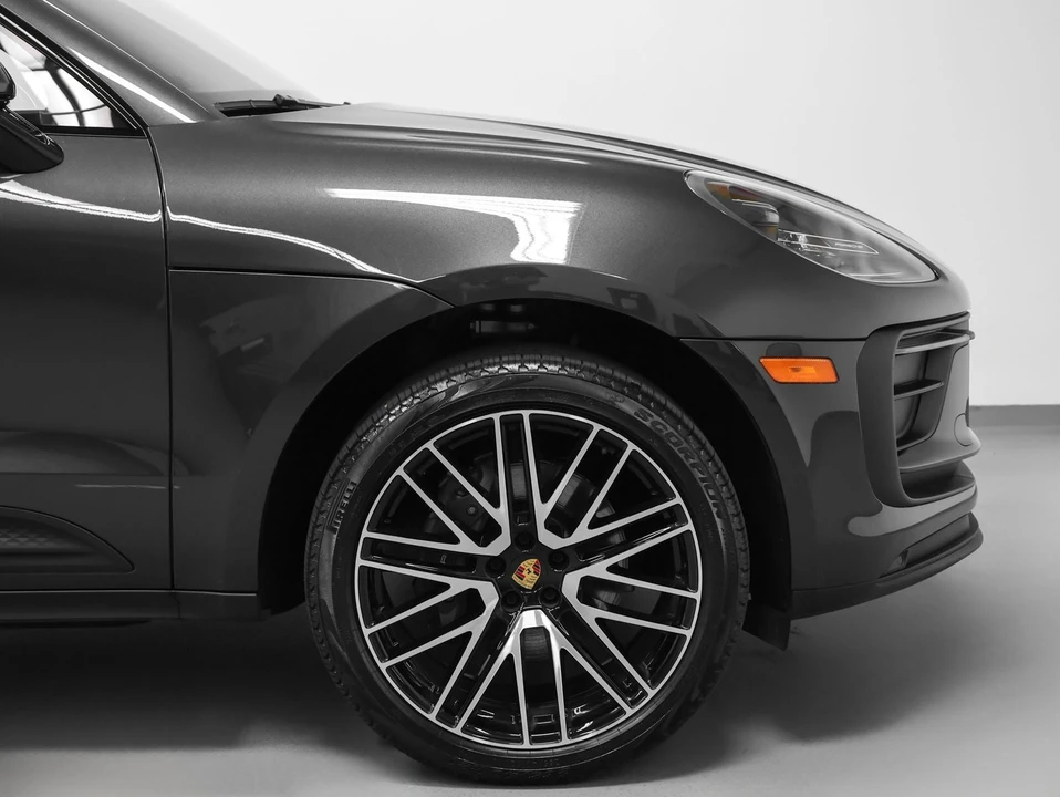 2026 Porsche Macan - Image 15 of 31