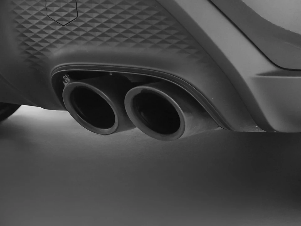 2026 Porsche Macan - Image 17 of 31