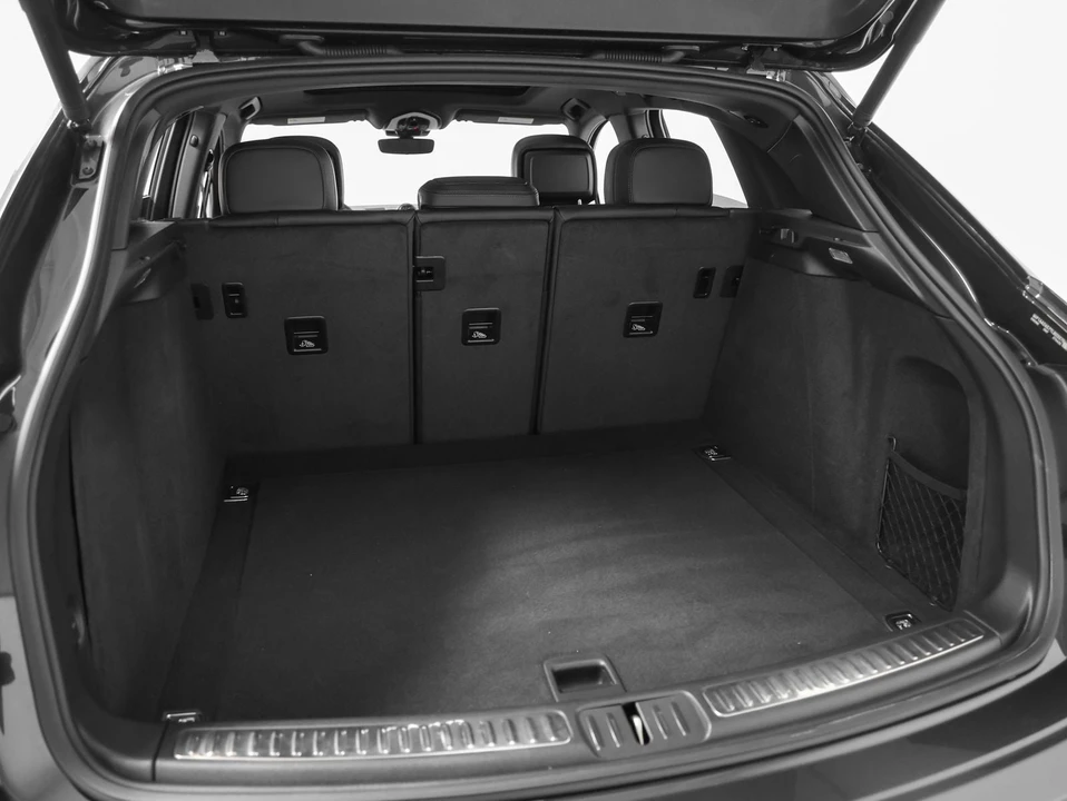 2026 Porsche Macan - Image 19 of 31