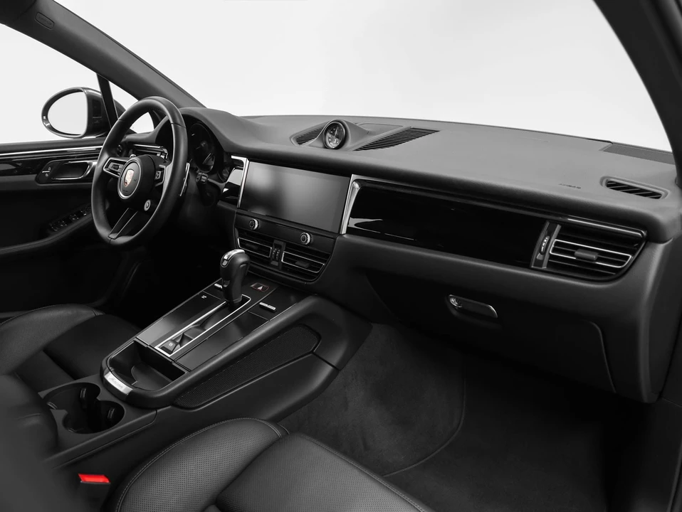 2026 Porsche Macan - Image 24 of 31