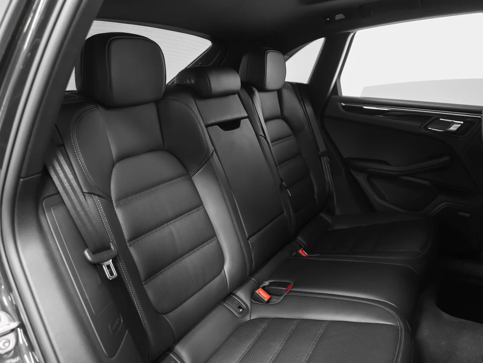 2026 Porsche Macan - Image 25 of 31