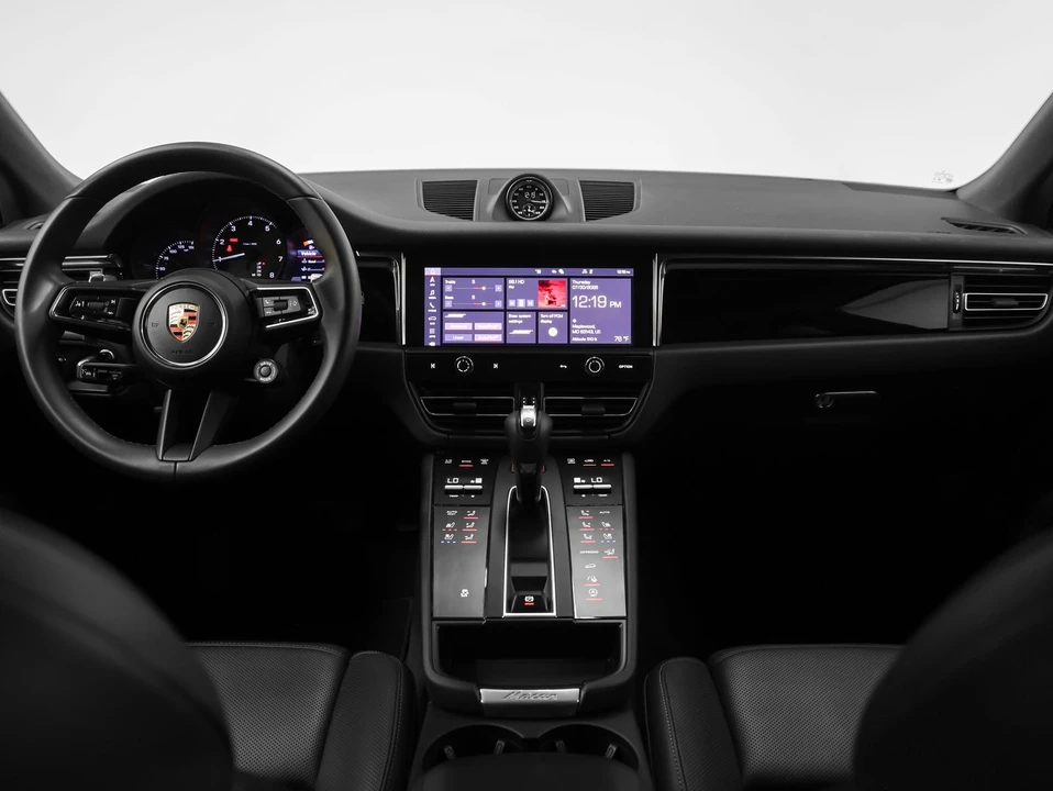 2026 Porsche Macan - Image 29 of 31