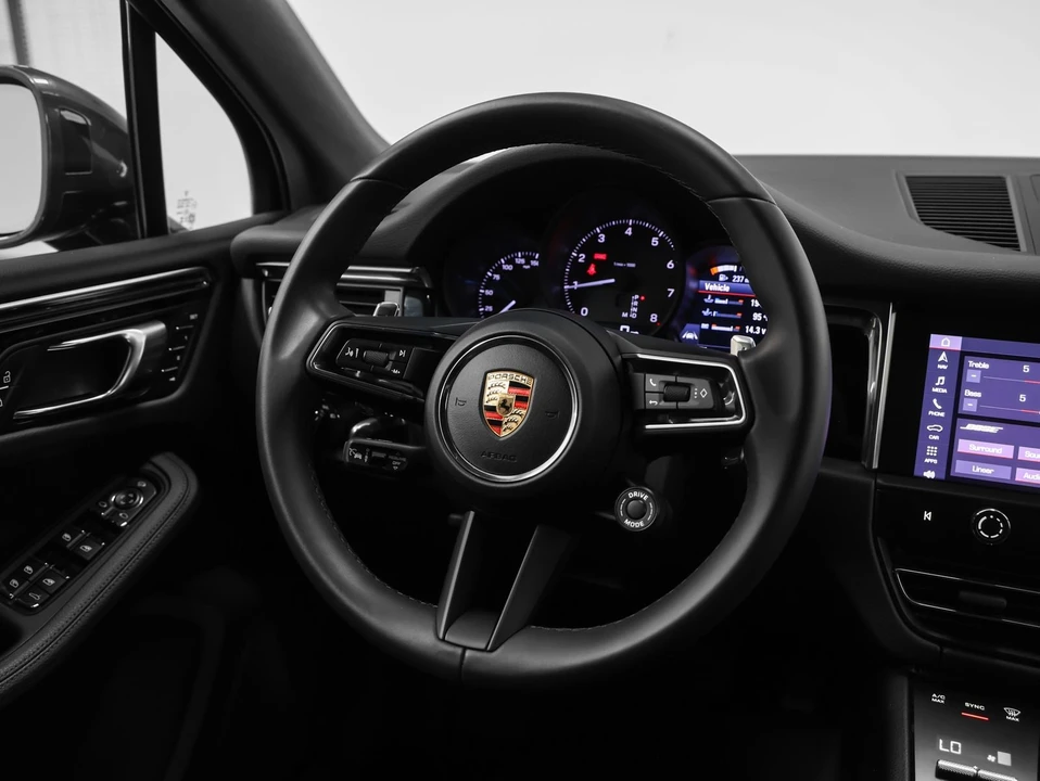2026 Porsche Macan - Image 30 of 31