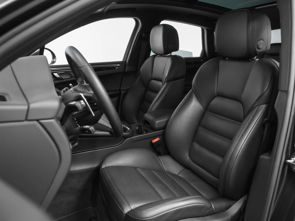 2026 Porsche Macan - Image 5 of 31
