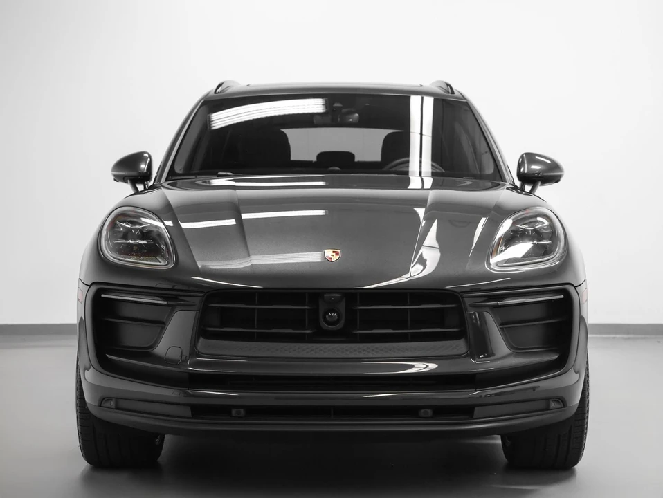 2026 Porsche Macan - Image 8 of 31