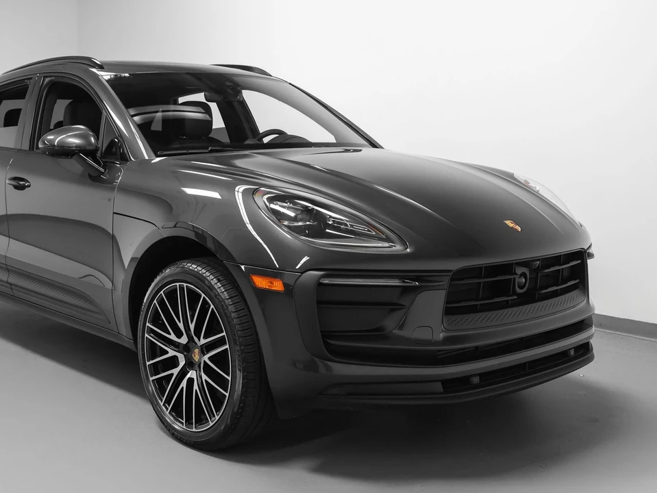 2026 Porsche Macan - Image 9 of 31