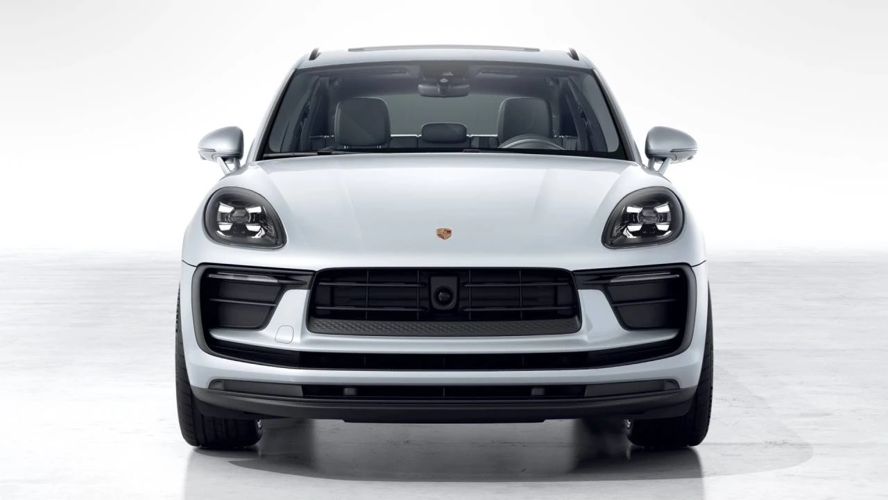 2026 Porsche Macan - Image 8 of 10