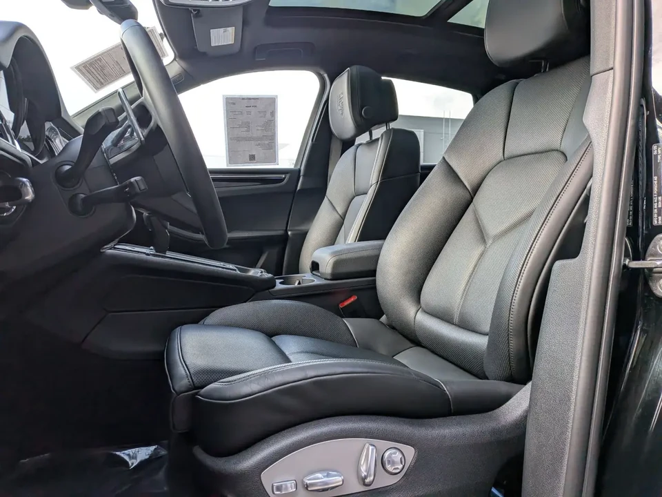 2026 Porsche Macan - Image 5 of 6