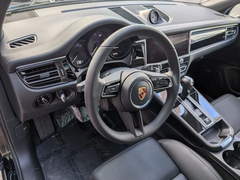 2026 Porsche Macan - Image 4 of 6