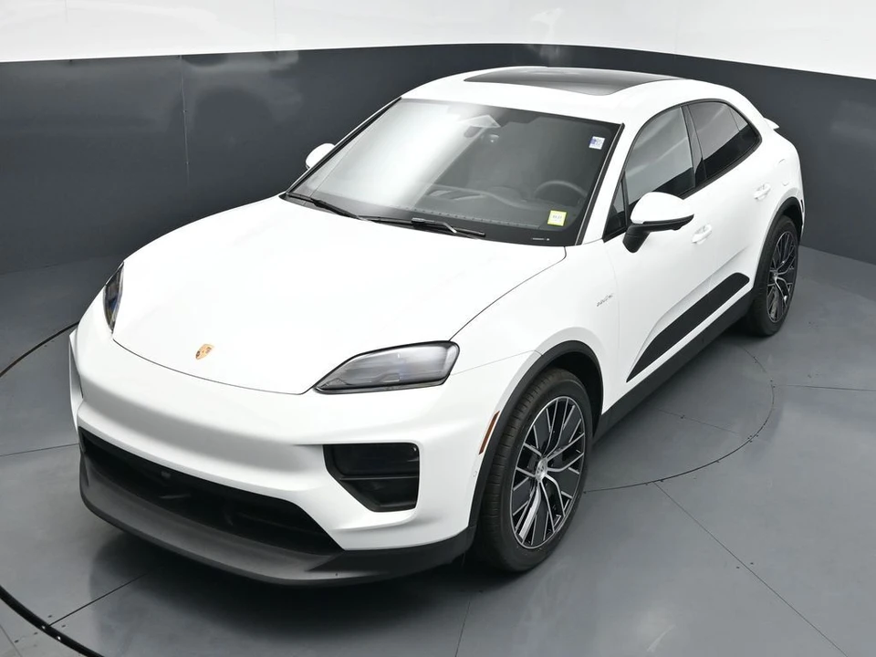 2026 Porsche Macan Electric - Image 12 of 31