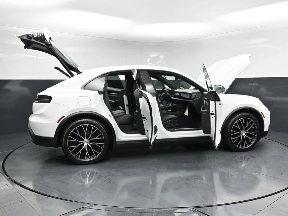 2026 Porsche Macan Electric - Image 31 of 31