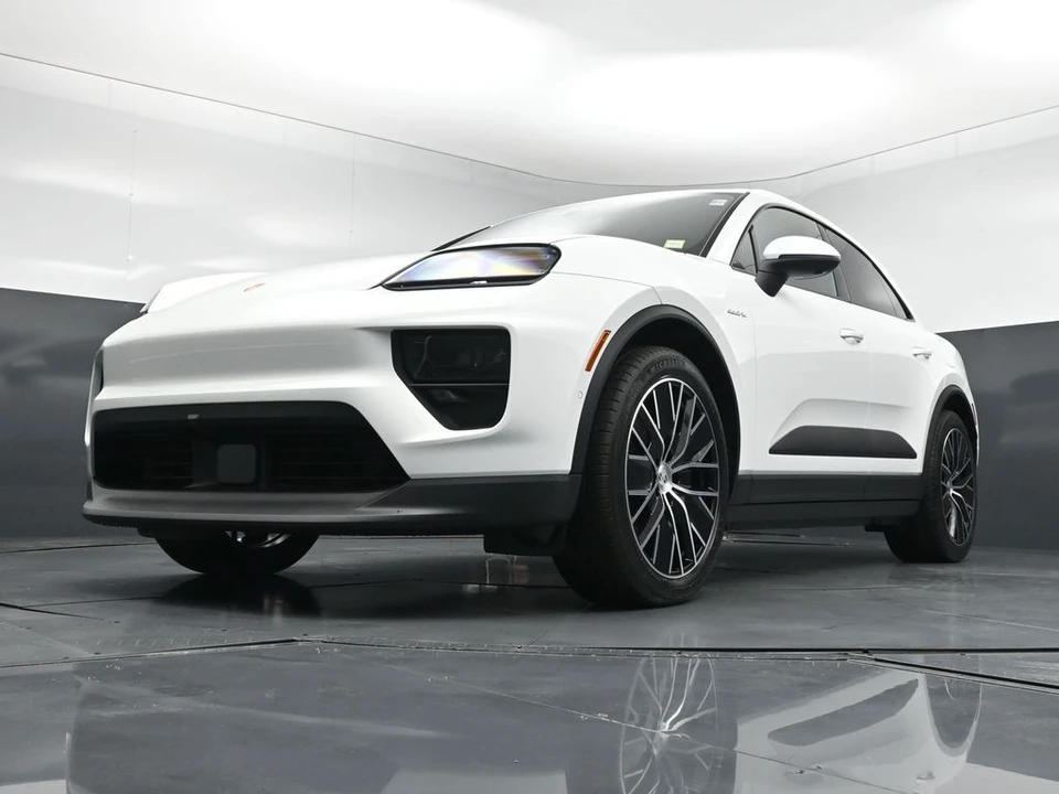 2026 Porsche Macan Electric - Image 20 of 31