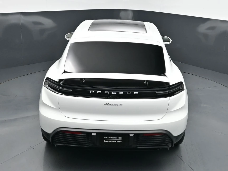 2026 Porsche Macan Electric - Image 15 of 31