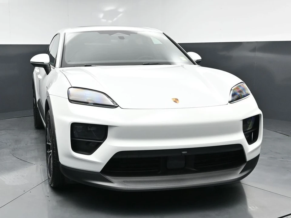 2026 Porsche Macan Electric - Image 11 of 31