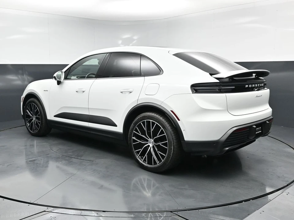 2026 Porsche Macan Electric - Image 3 of 31
