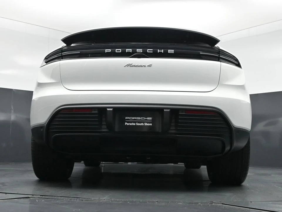 2026 Porsche Macan Electric - Image 23 of 31