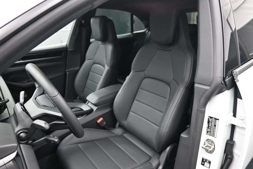 2026 Porsche Macan Electric - Image 5 of 31