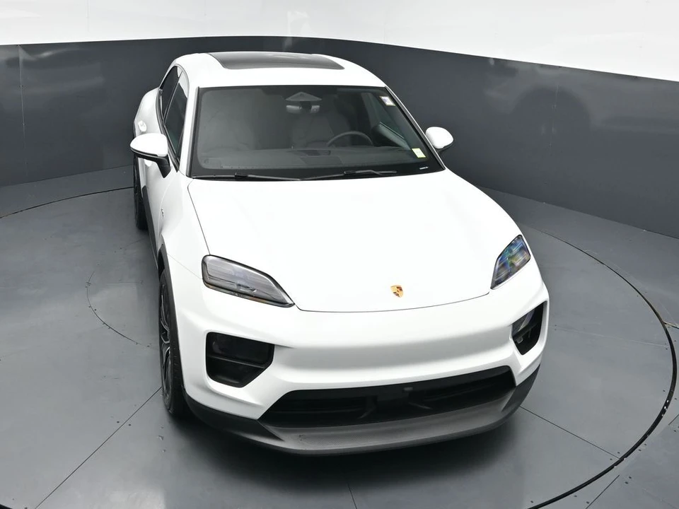 2026 Porsche Macan Electric - Image 19 of 31