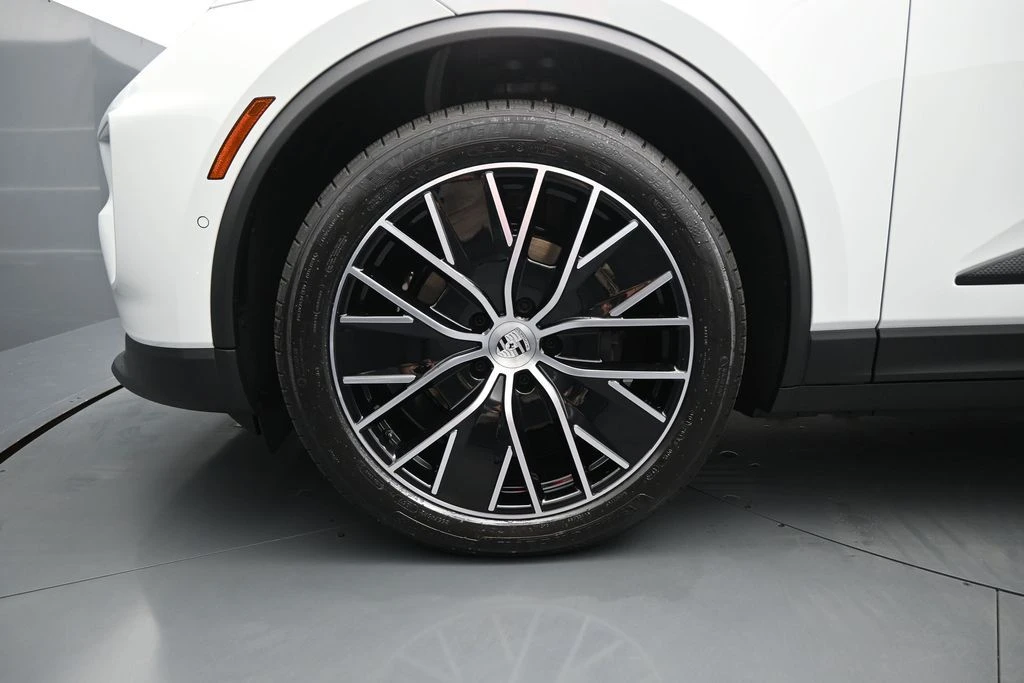 2026 Porsche Macan Electric - Image 6 of 31