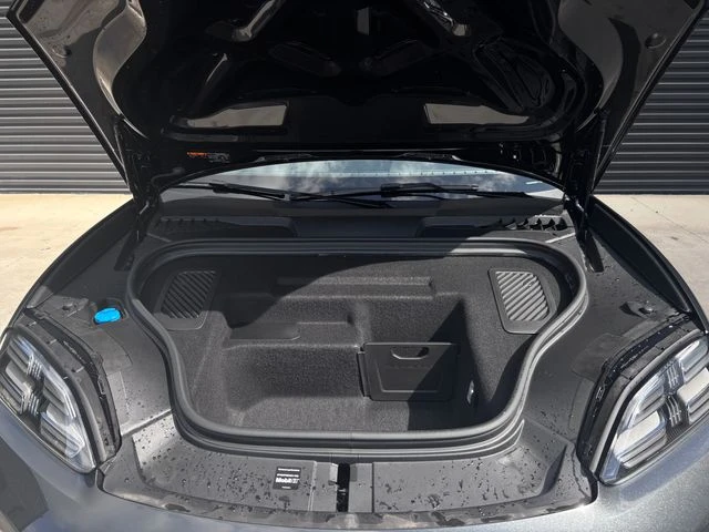 2026 Porsche Macan Electric - Image 29 of 31