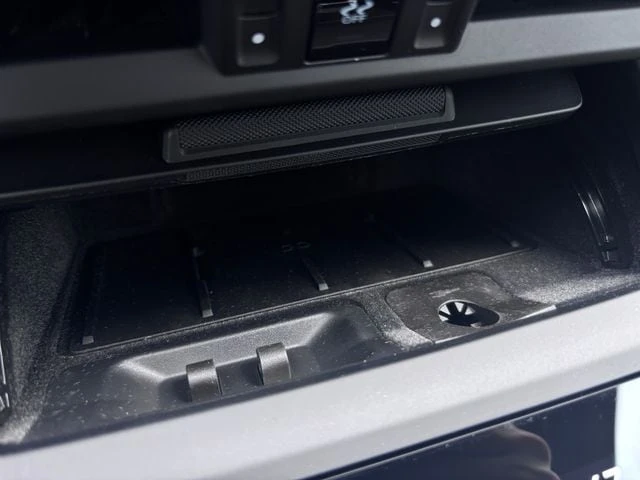 2026 Porsche Macan Electric - Image 22 of 31