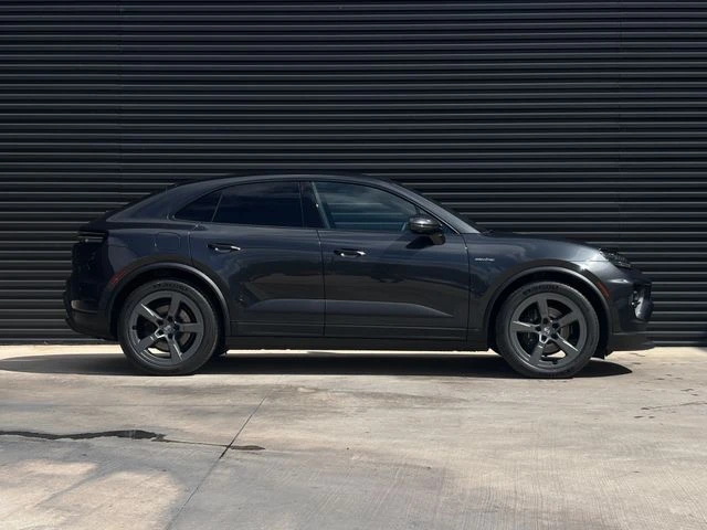 2026 Porsche Macan Electric - Image 8 of 31