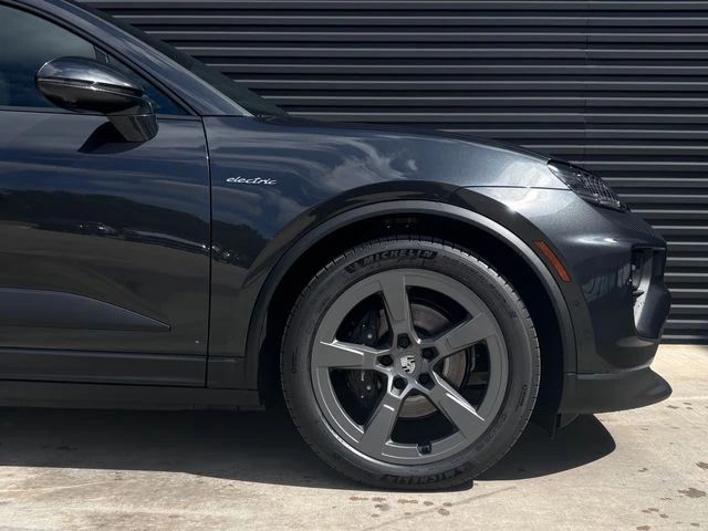 2026 Porsche Macan Electric - Image 11 of 31